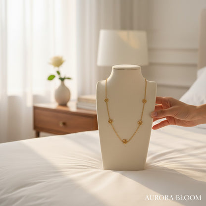 Jenny | Dainty Flower Necklace | Gold Plated & Stainless Steel