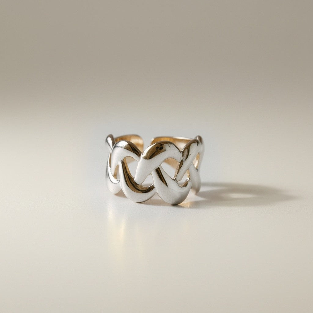 Lovisa – 18K Gold Plated Criss-Cross Adjustable Ring