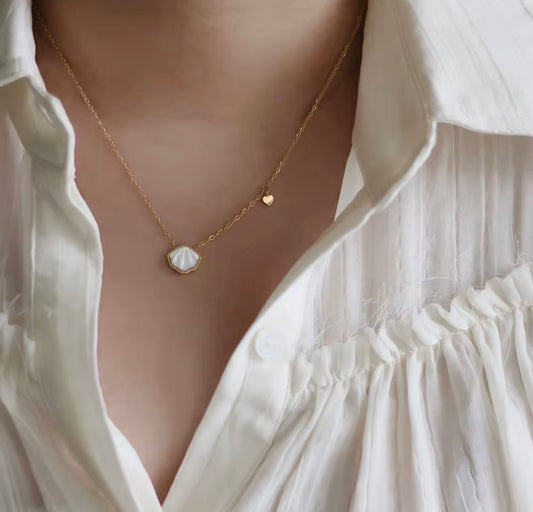 Shelly- 18K Gold Plated Dainty Shell and Heart Pendant Necklace