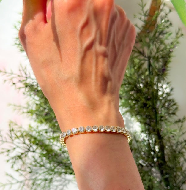 The Tennis Bracelet in Gold