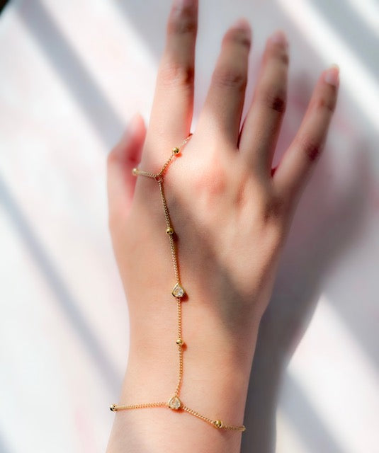 Maisy- 18K Gold Plated Zircon Heart Hand Chain