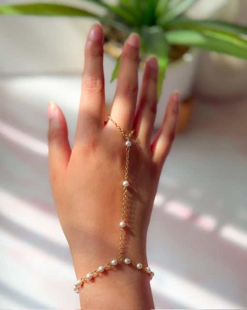 Poppy- 18K Gold Plated Pearl Hand Chain