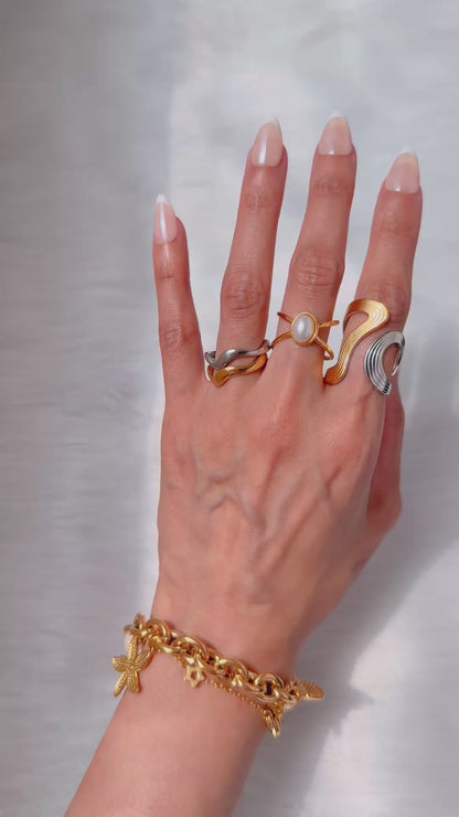 Lucy – 18K Gold Plated Adjustable Pearl Ring